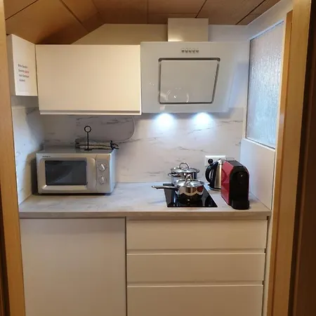 Sonnige Ruhige Dachzimmer Inkl Wifi Plus Kaffee Mit Wg Dusche Und Neuer Kueche Lorrach Exterior photo