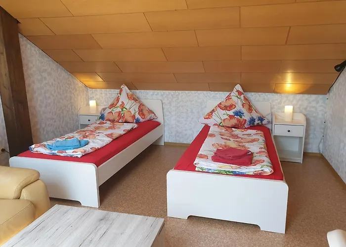 Sonnige Ruhige Dachzimmer Inkl Wifi Plus Kaffee Mit Wg Dusche Und Neuer Kueche