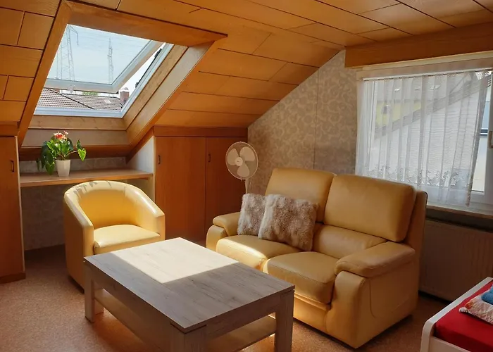 Sonnige Ruhige Dachzimmer Inkl Wifi Plus Kaffee Mit Wg Dusche Und Neuer Kueche