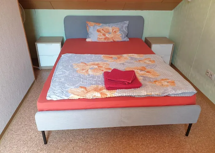 Sonnige Ruhige Dachzimmer Inkl Wifi Plus Kaffee Mit Wg Dusche Und Neuer Kueche