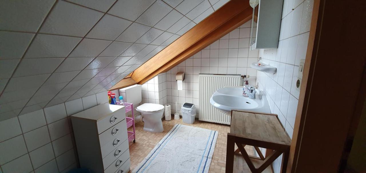 Sonnige Ruhige Dachzimmer Inkl Wifi Kaffee Mit Wg Dusche Und Neuer Kueche