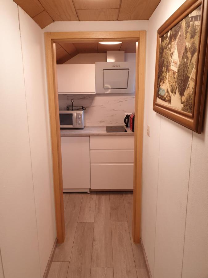 Sonnige Ruhige Dachzimmer Inkl Wifi Kaffee Mit Wg Dusche Und Neuer Kueche