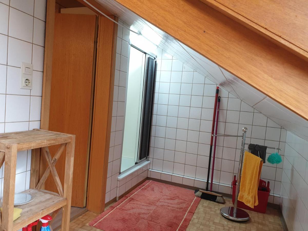 Apartment Sonnige Ruhige Dachzimmer Inkl Wifi Kaffee Mit Wg Dusche Und Neuer Kueche *
