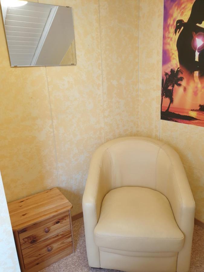 Apartment Sonnige Ruhige Dachzimmer Inkl Wifi Kaffee Mit Wg Dusche Und Neuer Kueche