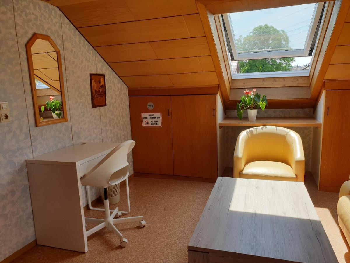 Sonnige Ruhige Dachzimmer Inkl Wifi Kaffee Mit Wg Dusche Und Neuer Kueche * Lorrach