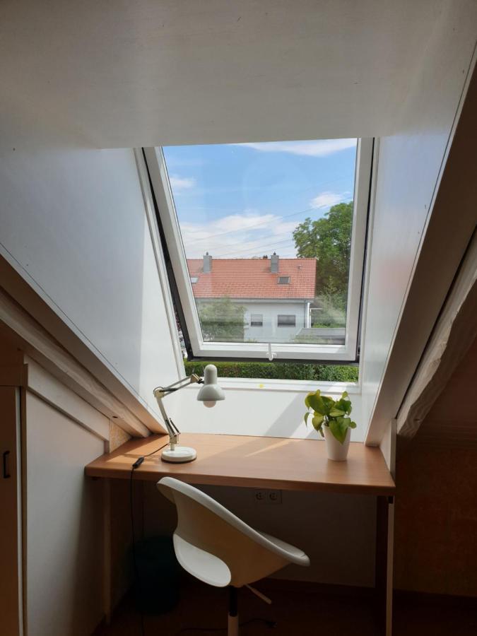 Apartment Sonnige Ruhige Dachzimmer Inkl Wifi Kaffee Mit Wg Dusche Und Neuer Kueche *